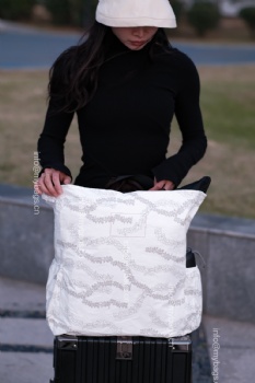 Hawaii Aloha Holo Holo Reversible Tote durable Puakenikeni tyvek reversible tote bags with rubber zipper